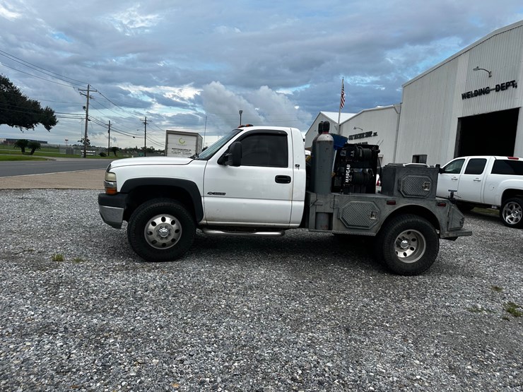 2001-chevrolet-3500-image-2