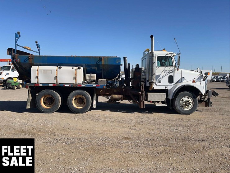 2002-freightliner-fld112-image-5