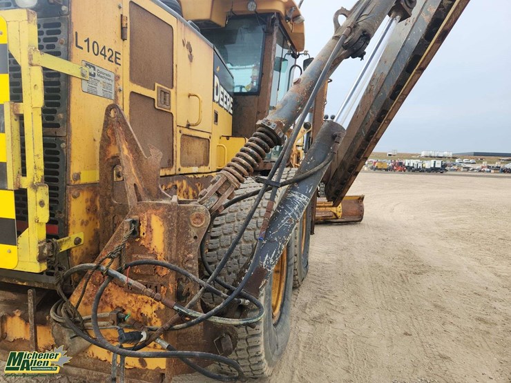 2006-deere-770d-image-45