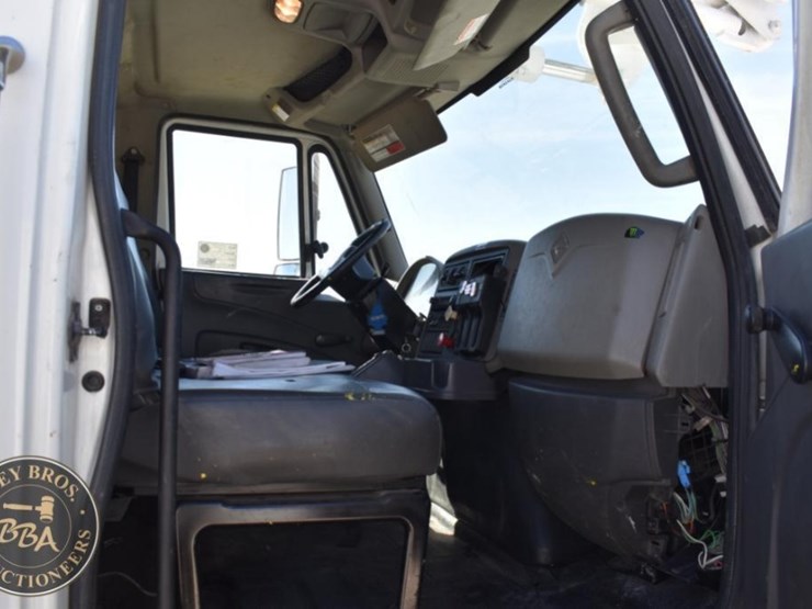 2012-international-durastar-4300-image-61
