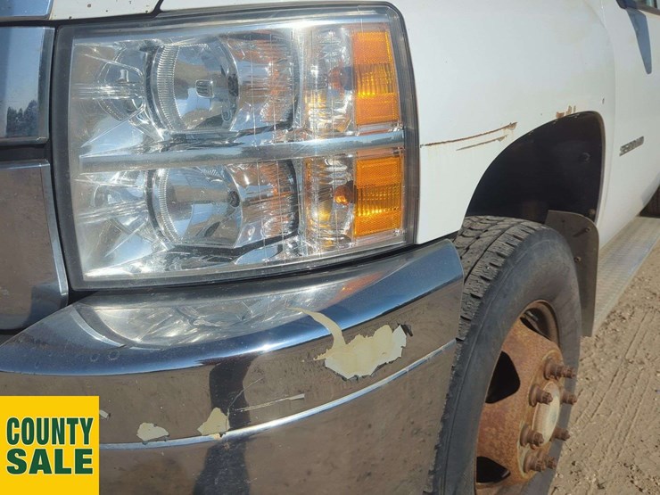 2012-chevrolet-silverado-3500hd-image-36