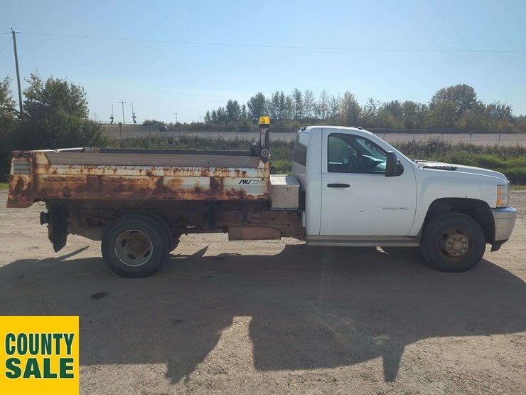 2012-chevrolet-silverado-3500hd-image-25