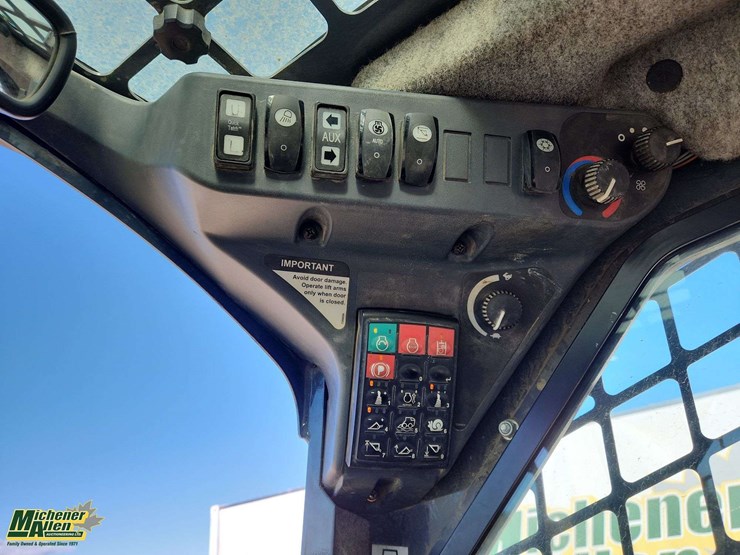 deere-326e-image-14