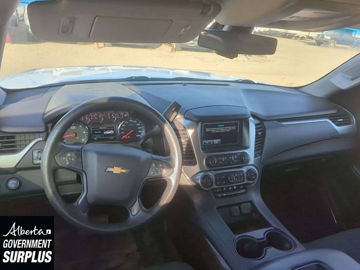 2019-chevrolet-suburban-image-19