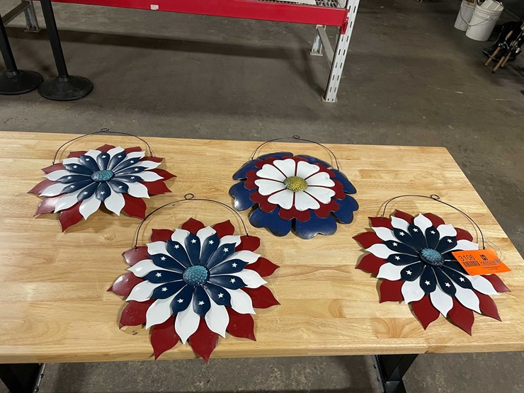 #3106-•-(4)-red-white-and-blue-hanging-metal-flowers-(t14)-image-1