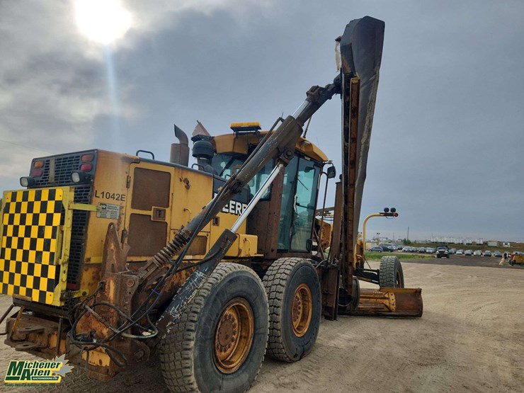 2006-deere-770d-image-44