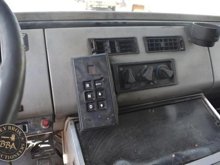 1999-freightliner-fl60-image-57