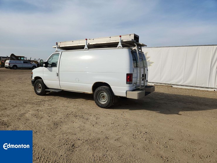 2012-ford-cargo-image-3