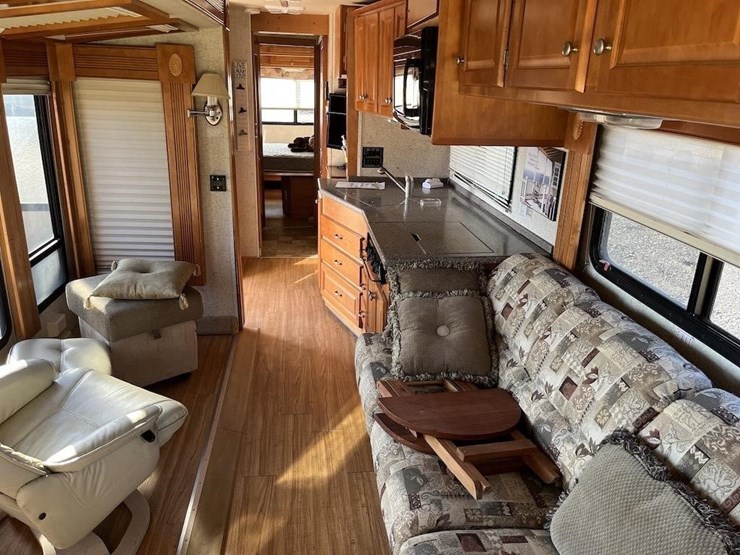 2005-gulf-stream-sun-voyager-motorhome-image-8