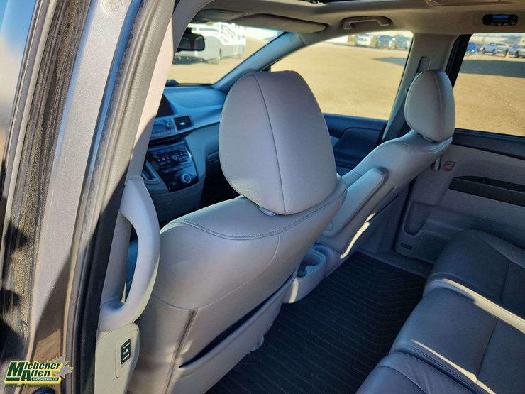 2013-honda-odyssey-image-21