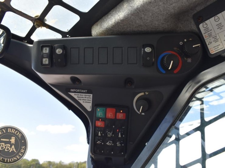 2021-deere-325g-image-71