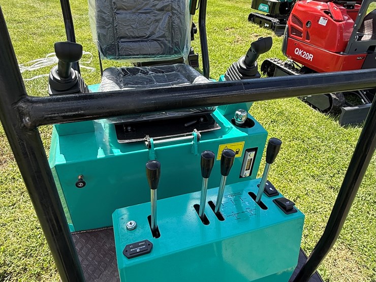 #610-•-2025-cfg-industrial-mh12rx-hydraulic-track-type-mini-excavator-image-6