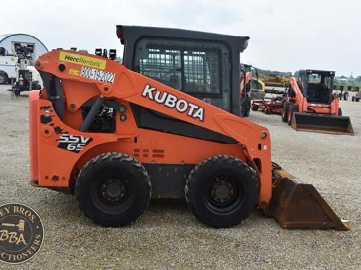 2017-kubota-ssv65-image-19