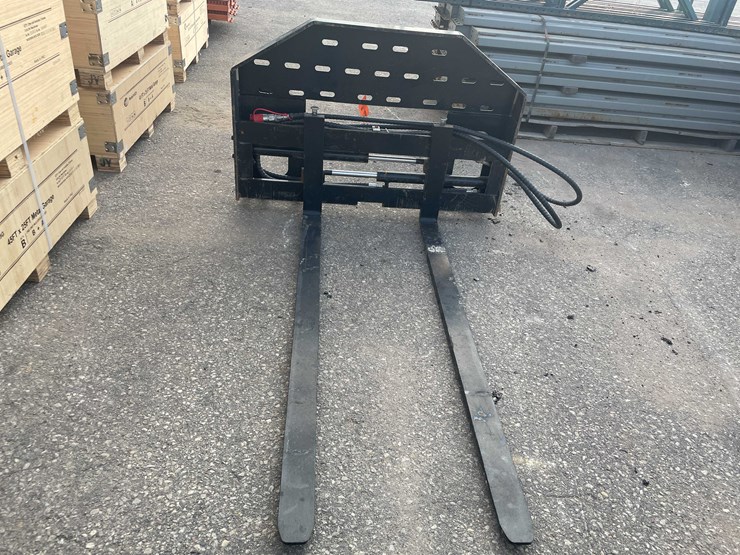 #3075-•-unused-quick-attach-hydraulic-skid-steer-forks-(o8)-image-2