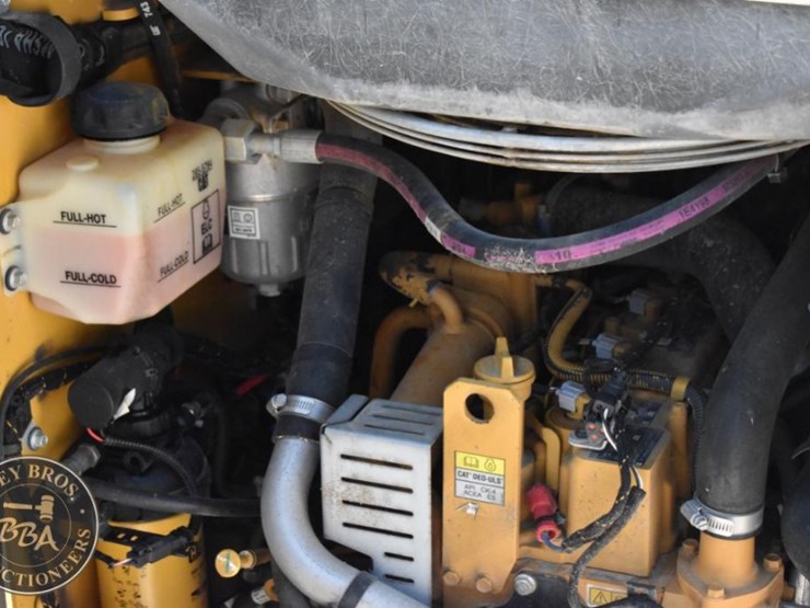 2019-caterpillar-242d3-image-40
