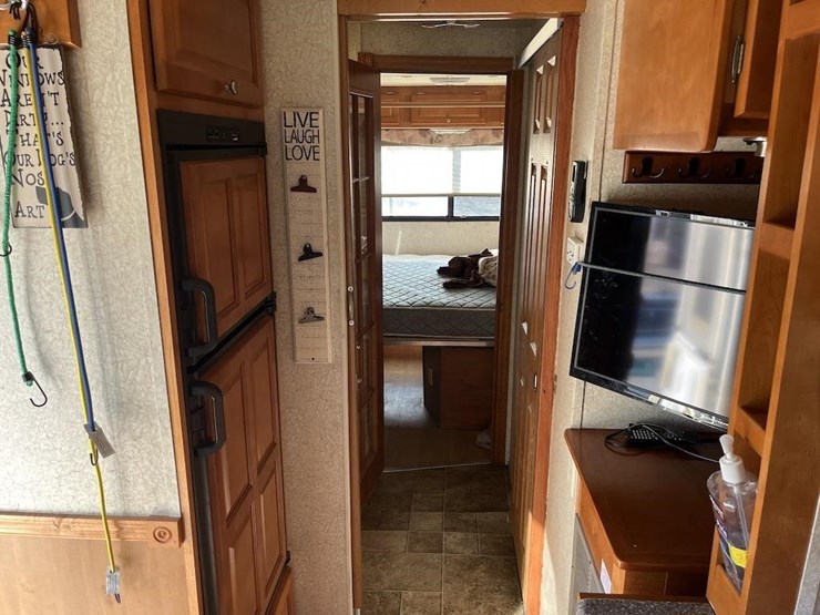 2005-gulf-stream-sun-voyager-motorhome-image-11