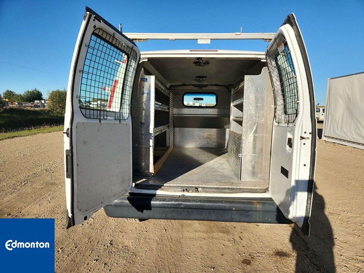 2012-ford-cargo-image-27