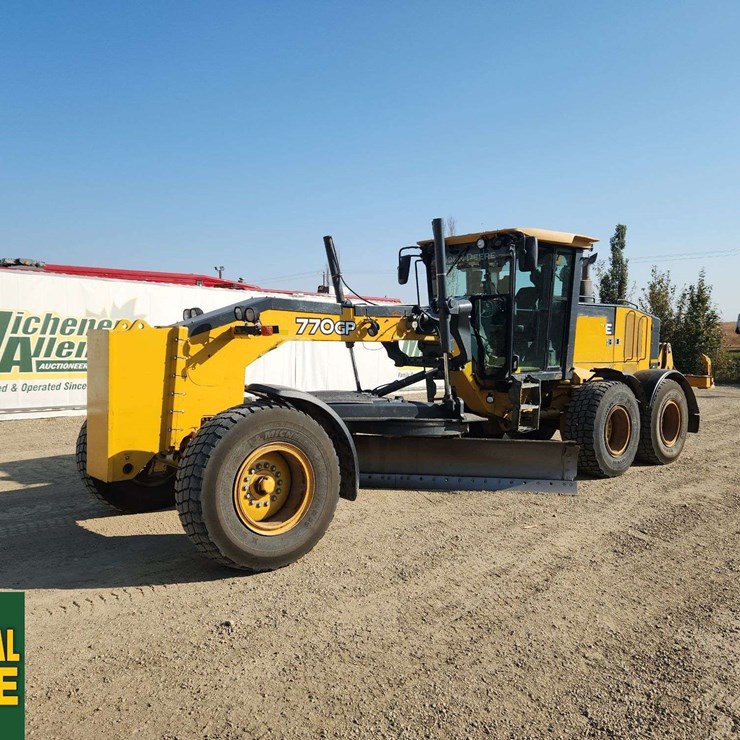 DEERE 770GP