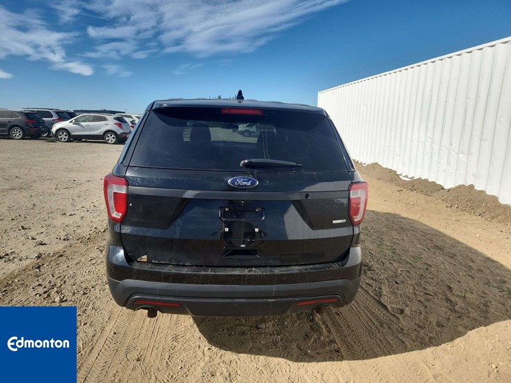 2016-ford-explorer-image-18
