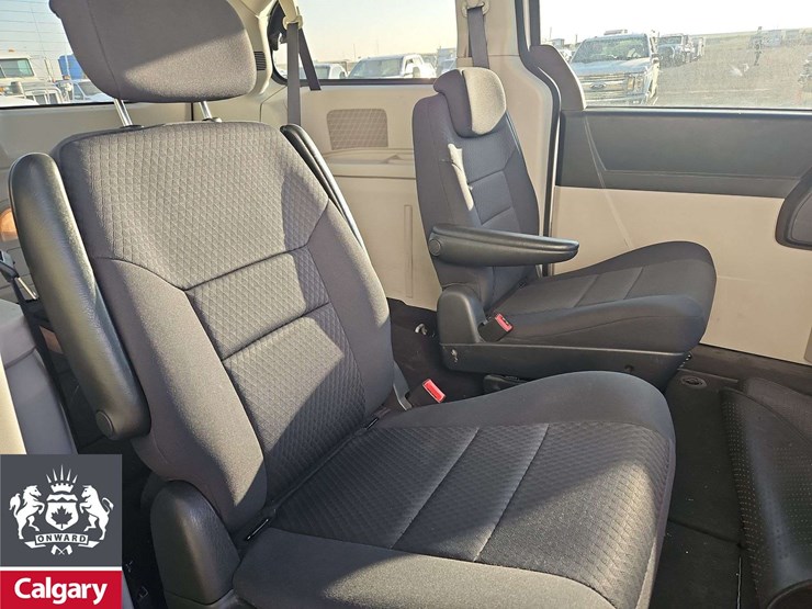 2010-dodge-grand-caravan-se-image-13
