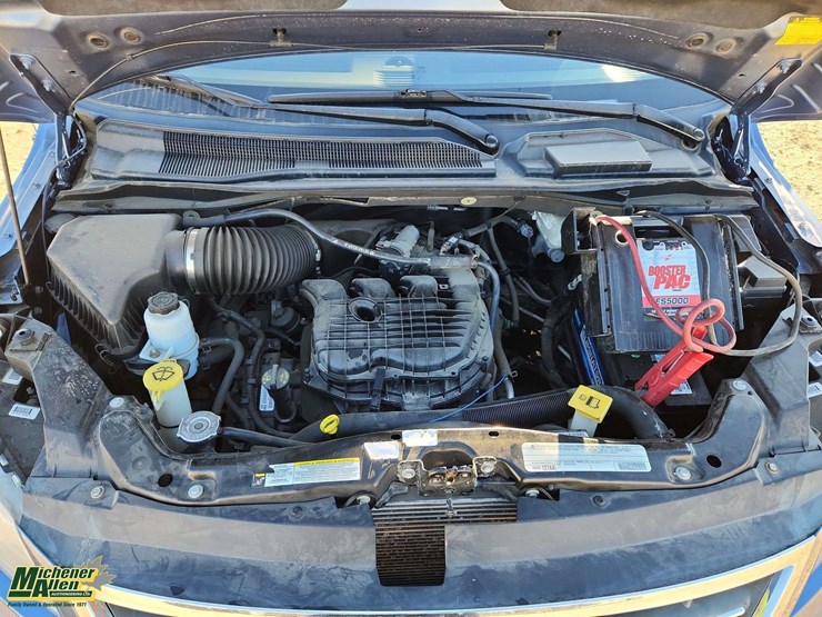2011-volkswagen-routan-image-28