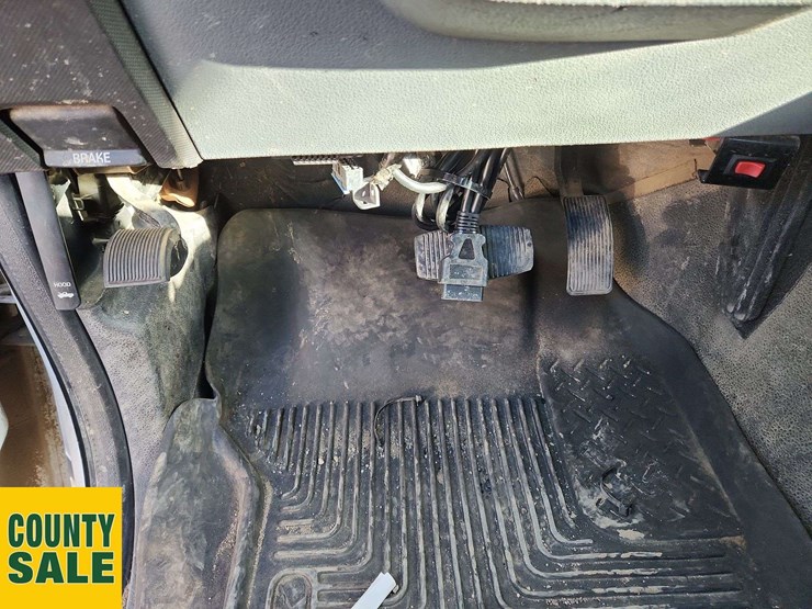 2013-ford-f550-image-39