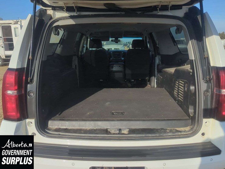 2019-chevrolet-suburban-image-24