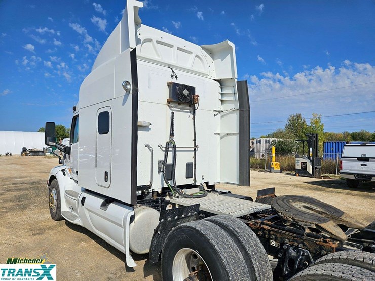 2019-peterbilt-579-image-28
