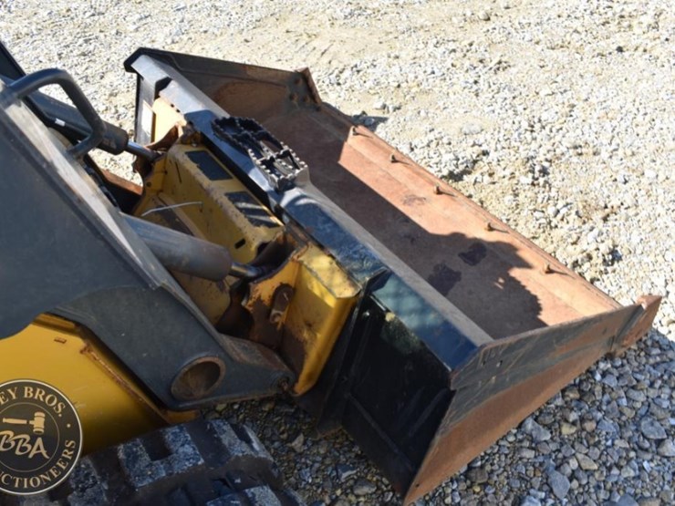 2021-deere-325g-image-6