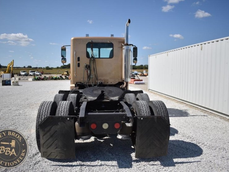 2003-freightliner-columbia-120-image-12