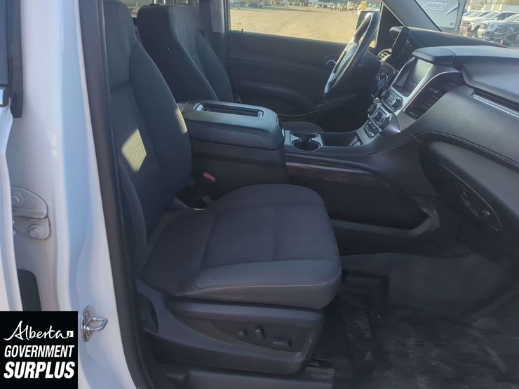 2019-chevrolet-suburban-image-23