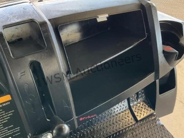 2022-carryall-1700-sxs-image-18