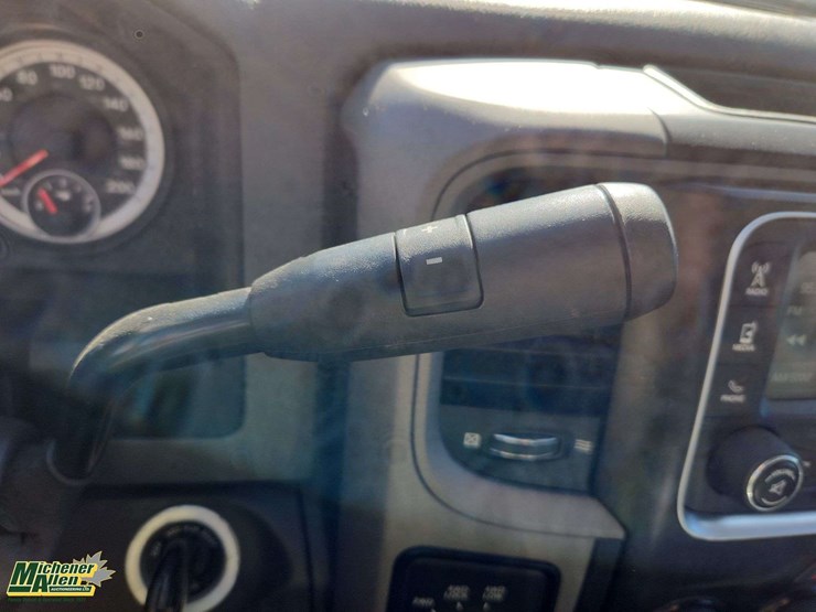 2015-ram-tradesman-image-11