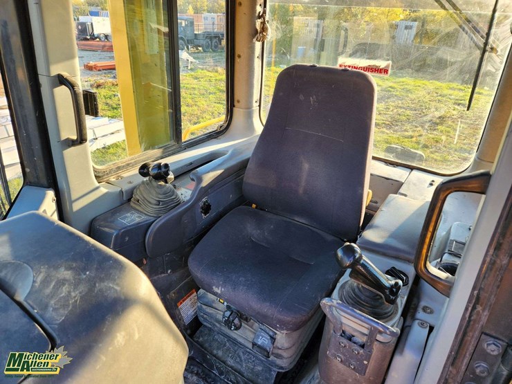 2015-komatsu-d65px-image-11