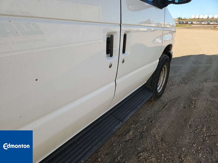 2012-ford-cargo-image-41