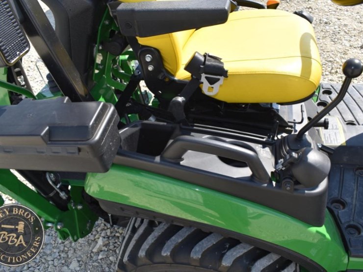 2022-john-deere-1025r-image-21