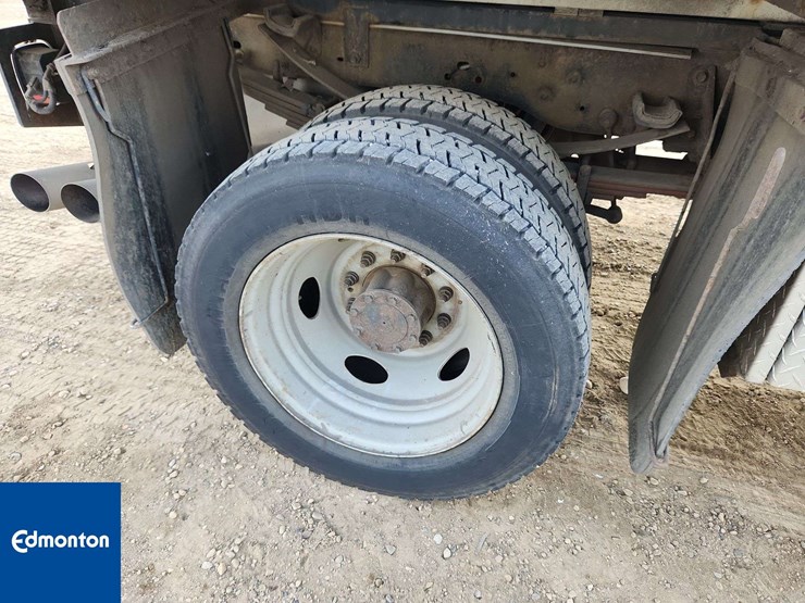 2013-ford-f550-image-13