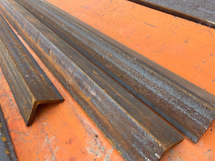 #3051-•-(4)-assorted-pieces-of-thick-wall-angle-iron-(cont)-image-3
