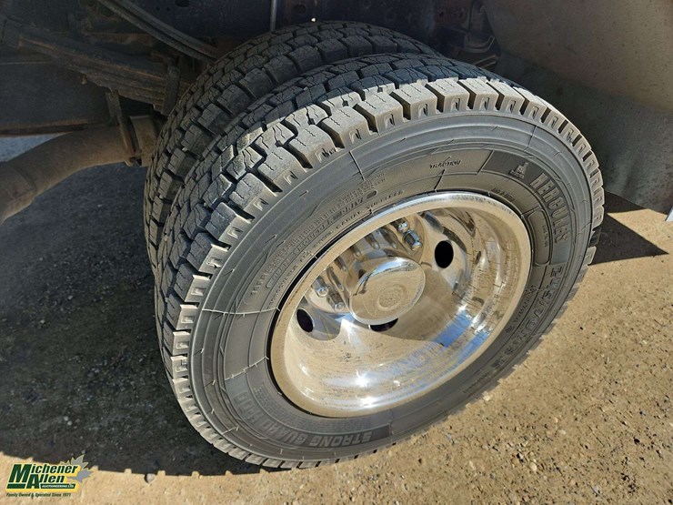 2011-ford-f550-image-36
