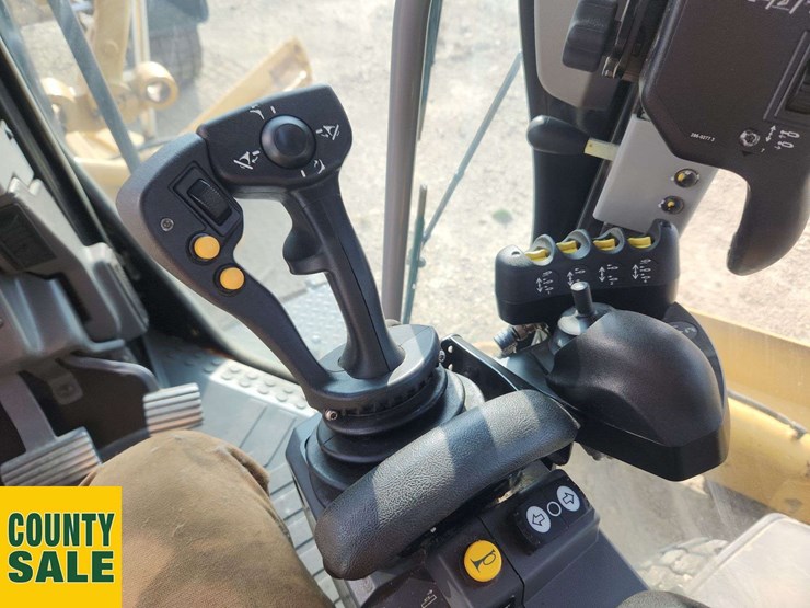 2020-caterpillar-150-awd-image-9