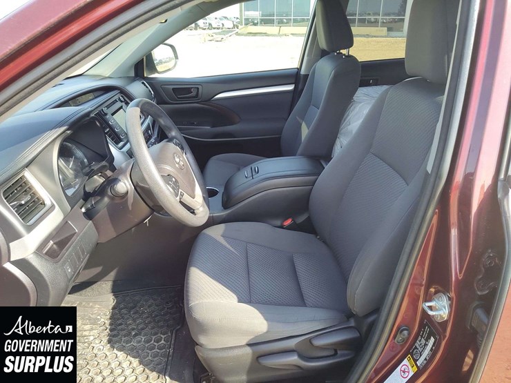 2015-toyota-highlander-image-15