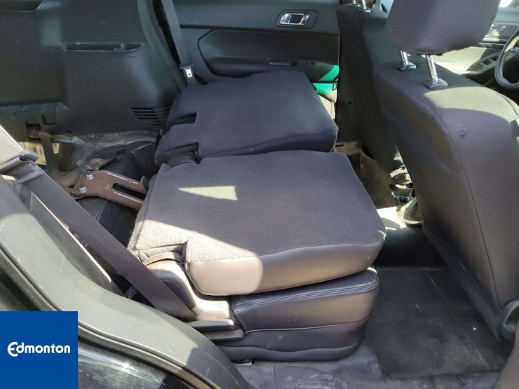 2015-ford-explorer-image-15