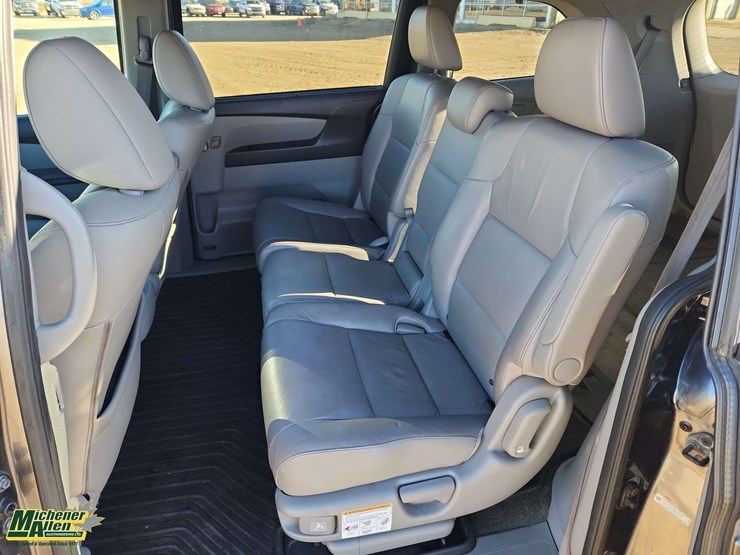 2013-honda-odyssey-image-16
