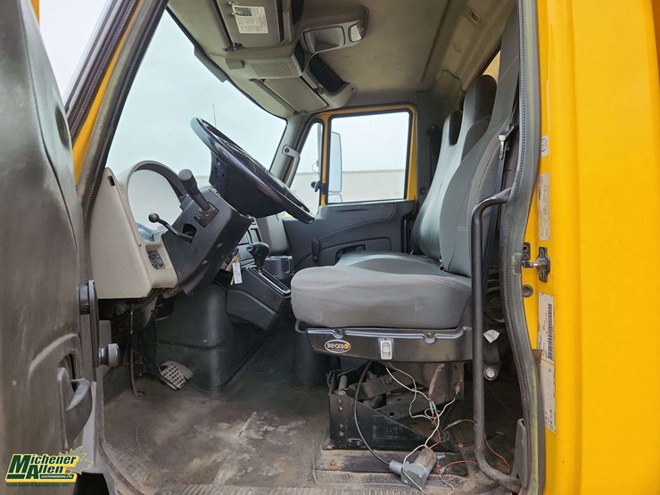 2013-international-durastar-4300-image-16