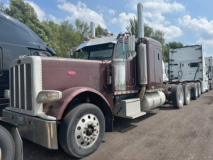 2008-peterbilt-389-image-1