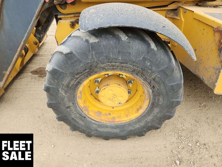 2015-deere-410l-image-29