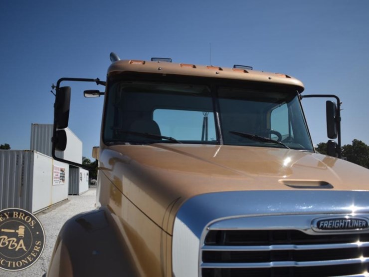 2003-freightliner-columbia-120-image-23