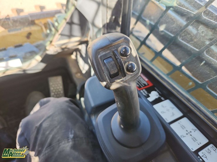 deere-326e-image-9