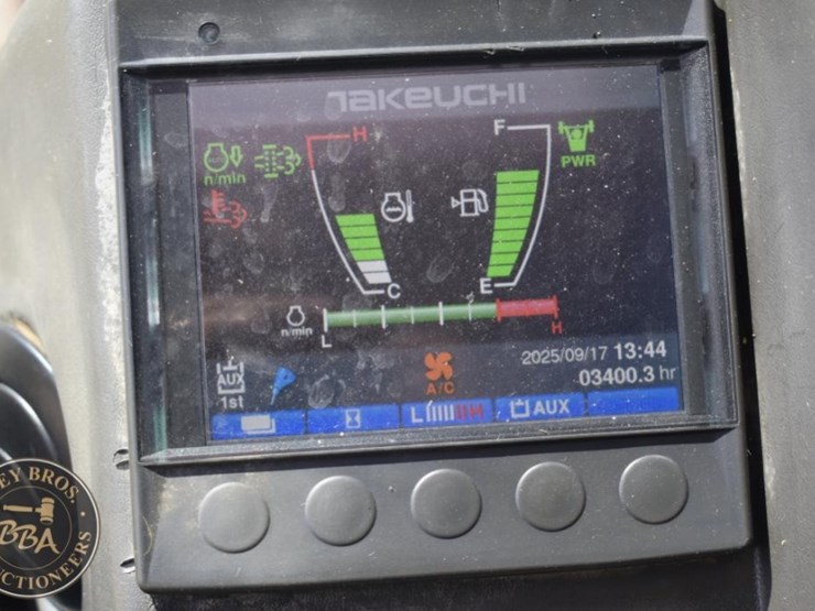 2018-takeuchi-tb290-image-16