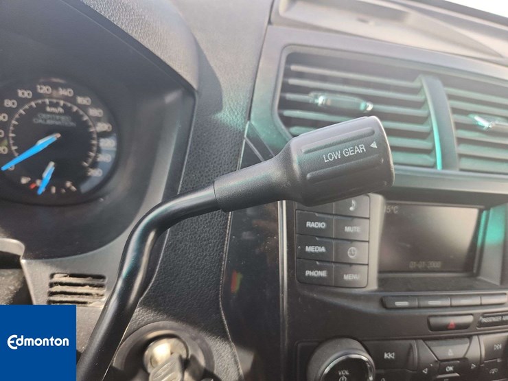 2016-ford-explorer-image-9
